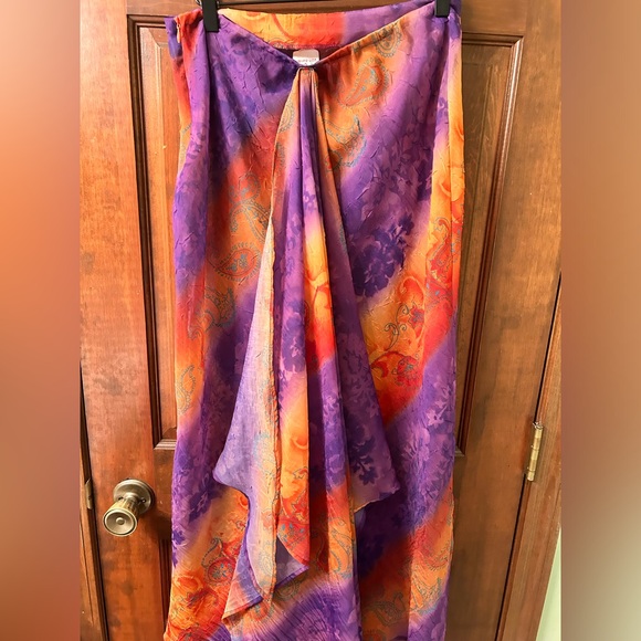 VON SAKEN VTG Sarong with adjustable panel. Size L. 100 percent polyester - Picture 6 of 9